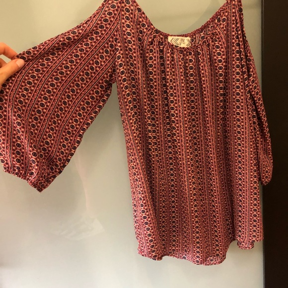 Cold shoulder top - Picture 2 of 2